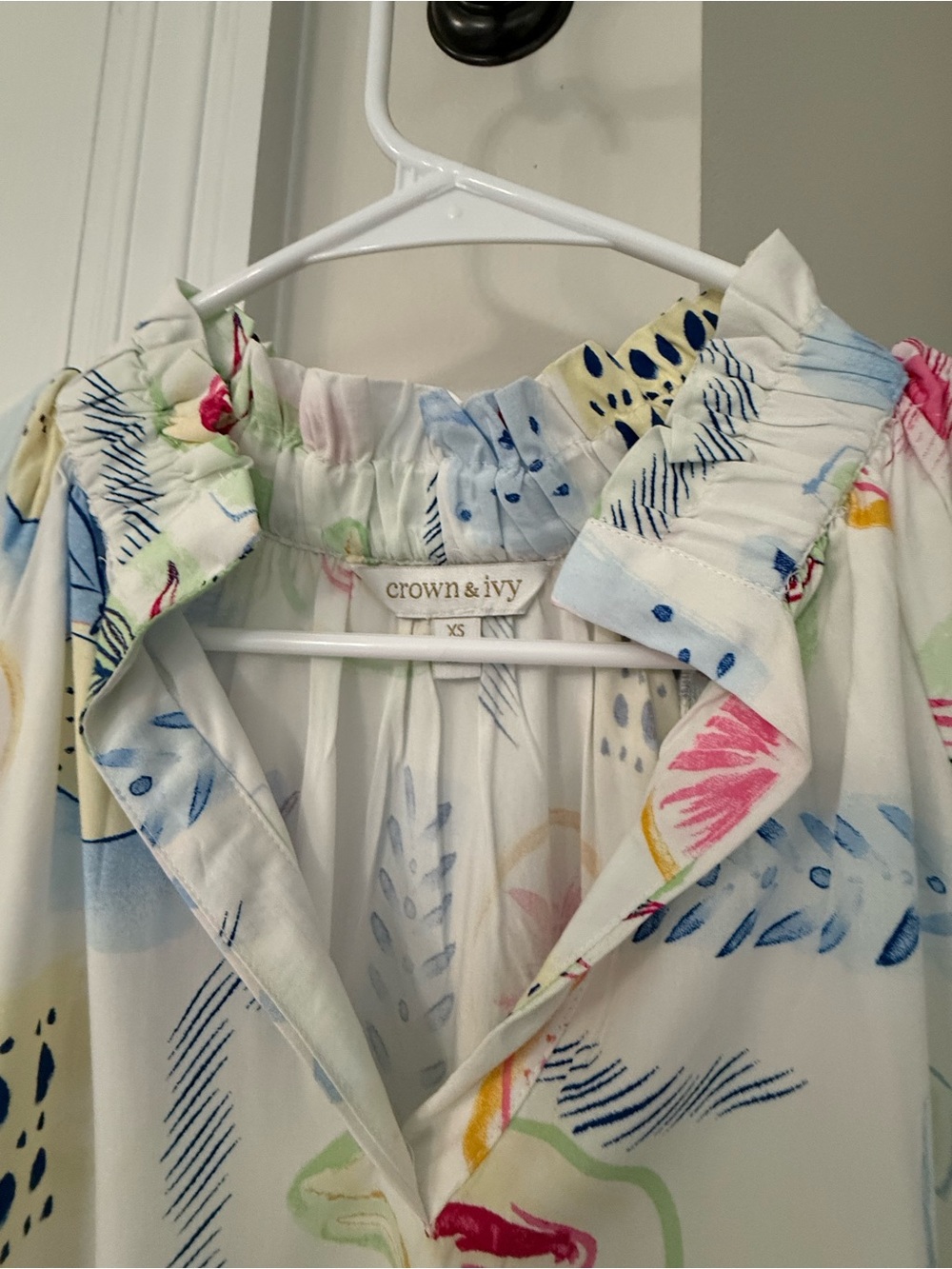 Ladies top - Picture 3 of 3